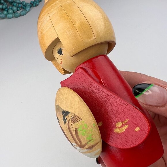 Vintage Japanese Creative KOKESHI Doll, unsigned Lrg Sleeve Red Kimono & Shield - Picture 4 of 6